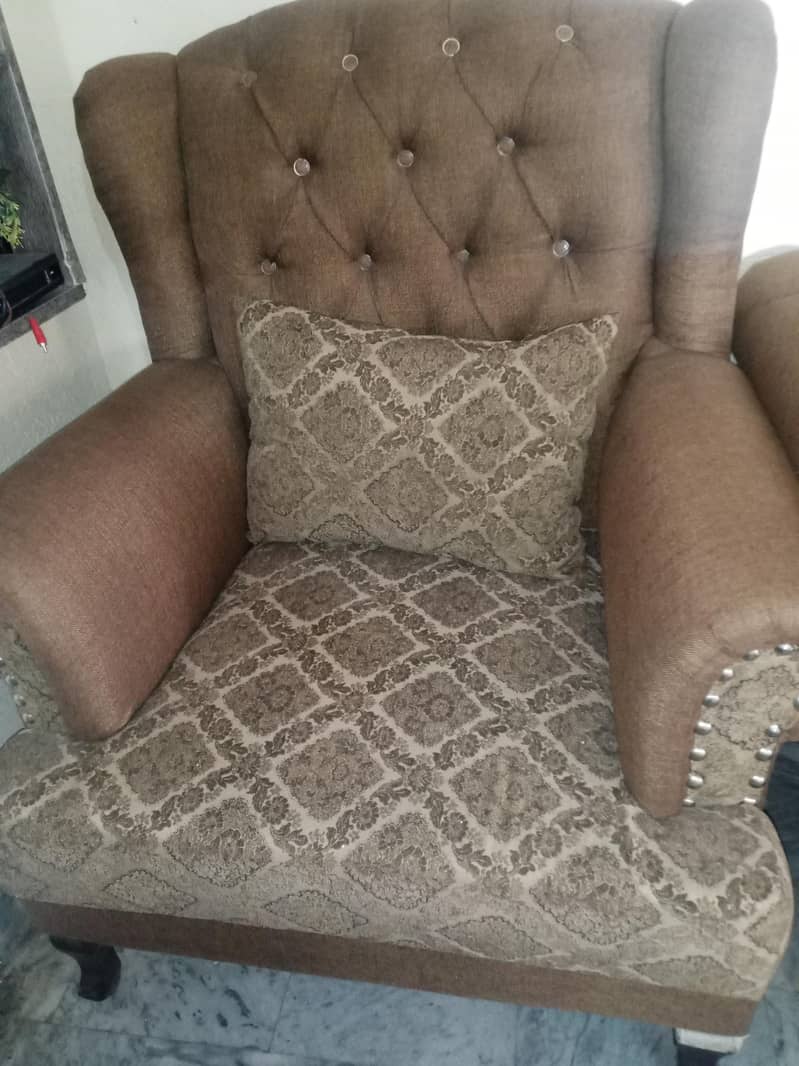 this sofa is 7 setter and it's design is trendy in brown color 2