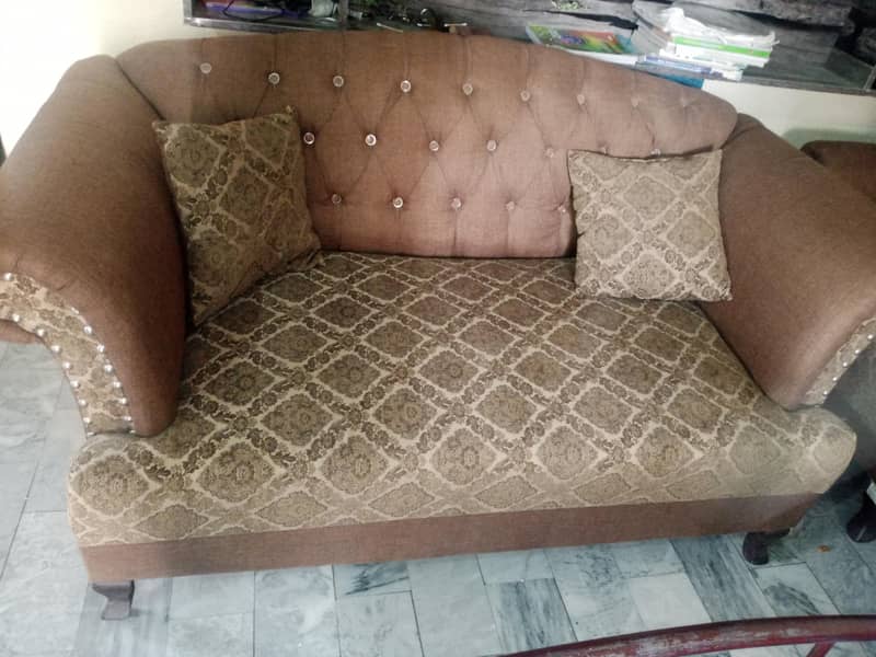 this sofa is 7 setter and it's design is trendy in brown color 3