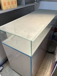 3 big size counters with mirror + 1 big sitting table