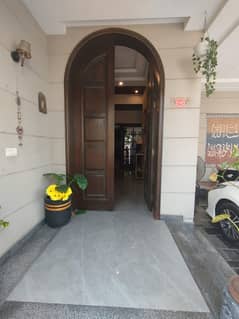 1 Kanal Like Brand New With 100% Original Pics Available For Rent With Double Unit House