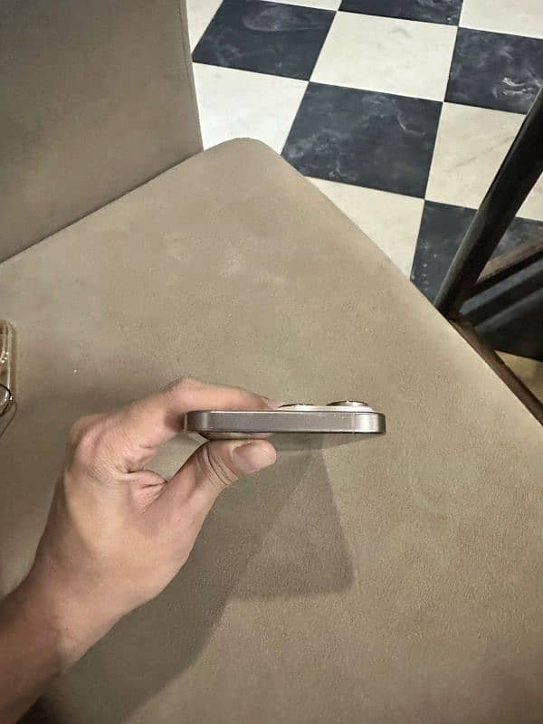 iphn jv condition 10/10 battry health 100 cycle count 90 box with wire 4