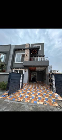 5 MARLA BRAND NEW HOUSE ON IDEAL LOCATION OR WITH SOLID CONSTRUCTION AVAILABLE FOR SALE