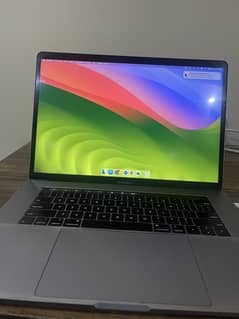 MacBook Pro 15” (2018) – i7 / 16GB RAM + FREE Laptop Bag