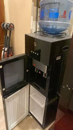 Pel water dispenser | glass door