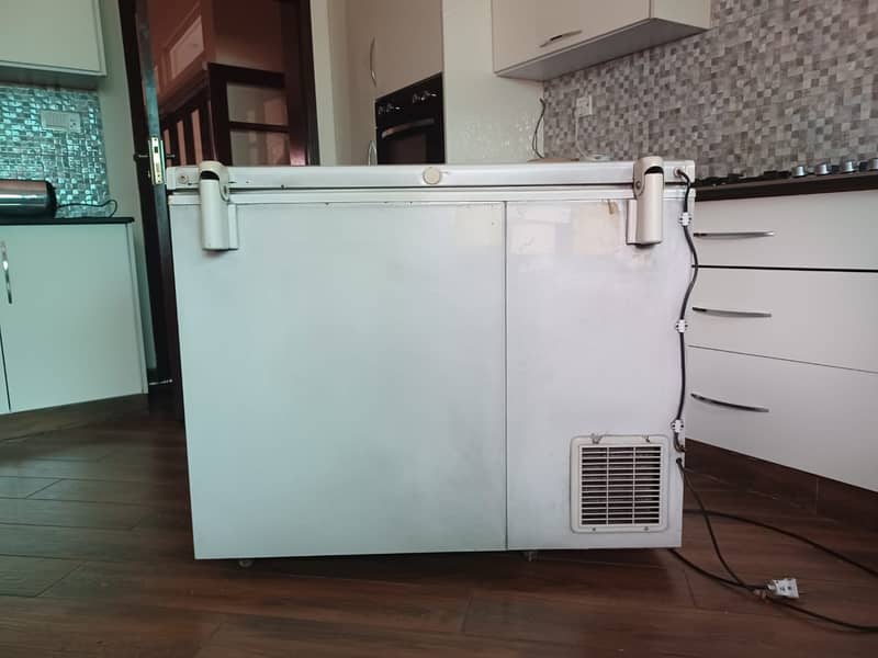 Waves deep freezer, in good running condition.  Rating 8. 3