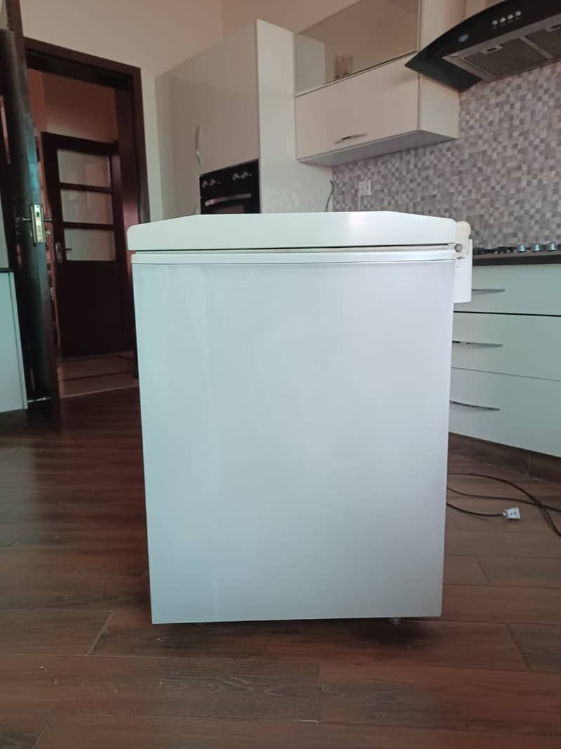 Waves deep freezer, in good running condition.  Rating 8. 4