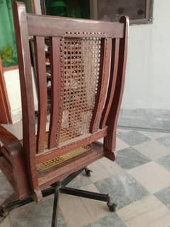office chair (urgent sale)