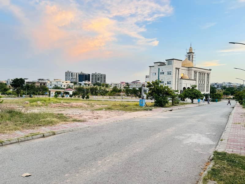 1 kanal Plot in B block Prime Location 23