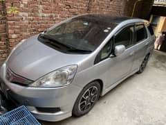 Honda fit shuttle 1.3 hybrid 2012