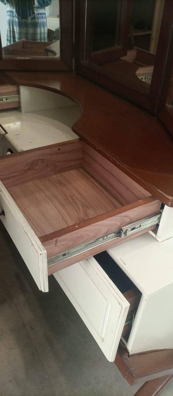 king size bed with side tables and dressing  table 7