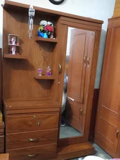 Almari Wardrobe