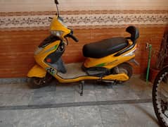 yellow medium sized scooty