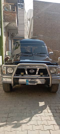 nissan safari 1990.