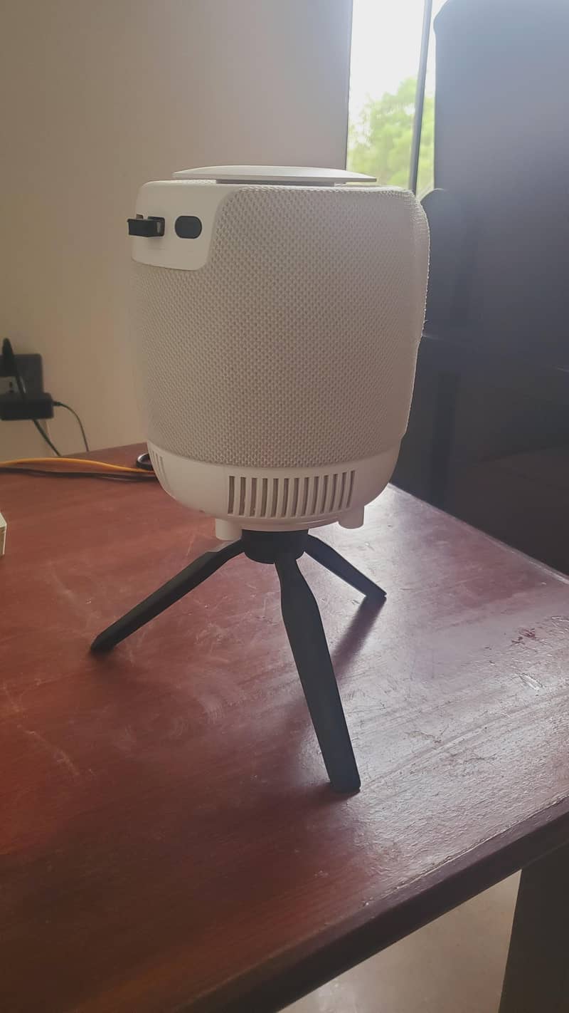 meterle smart projector. 1