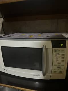 Microwave oven LG white