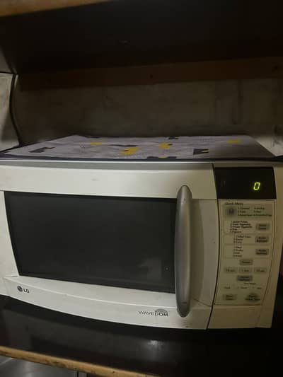 Microwave oven LG white