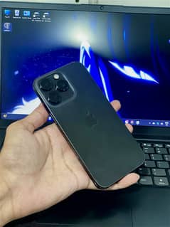iPhone 15 Pro Max – 256GB – Black Titanium - Locked