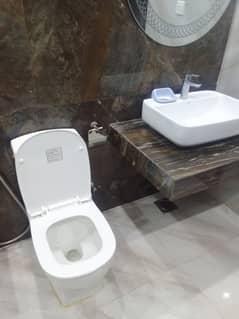 Brite Commode