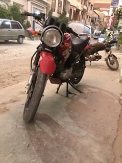 Yamaha 125 G sporty looking bike