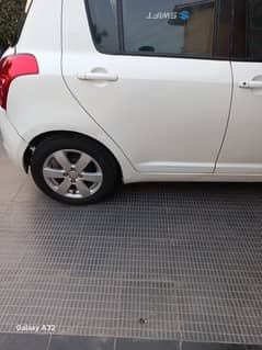Suzuki swift DLX 1.3
