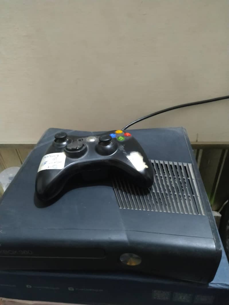 Xbox 360 elite with two controllers and motion comera 1