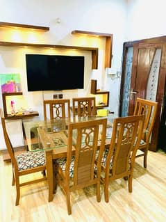 dinning table set 6 Chairs for sale 10/10 condition