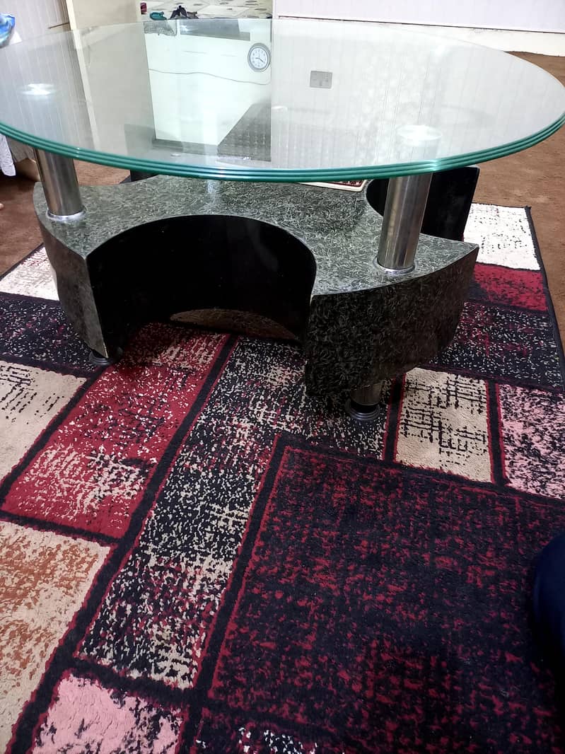 center table in good condition 1
