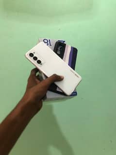 Tecno cammon 18t with box