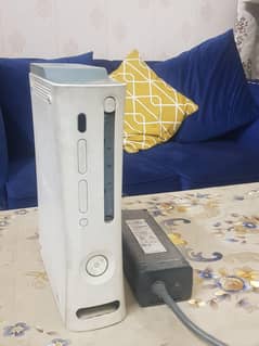 XBOX 360 WHITE JASPER MODEL WITH 2 CONTROLLERS AND 36 INSTALLED GAMES
