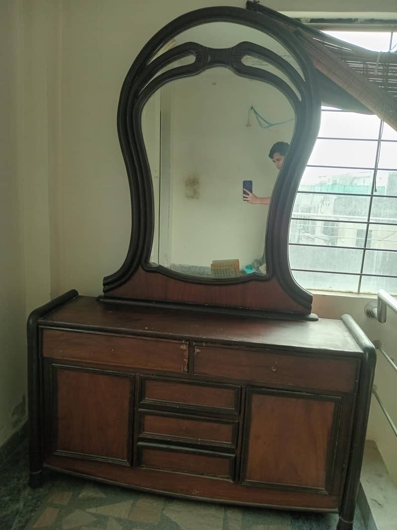 dressing table with mirror 0