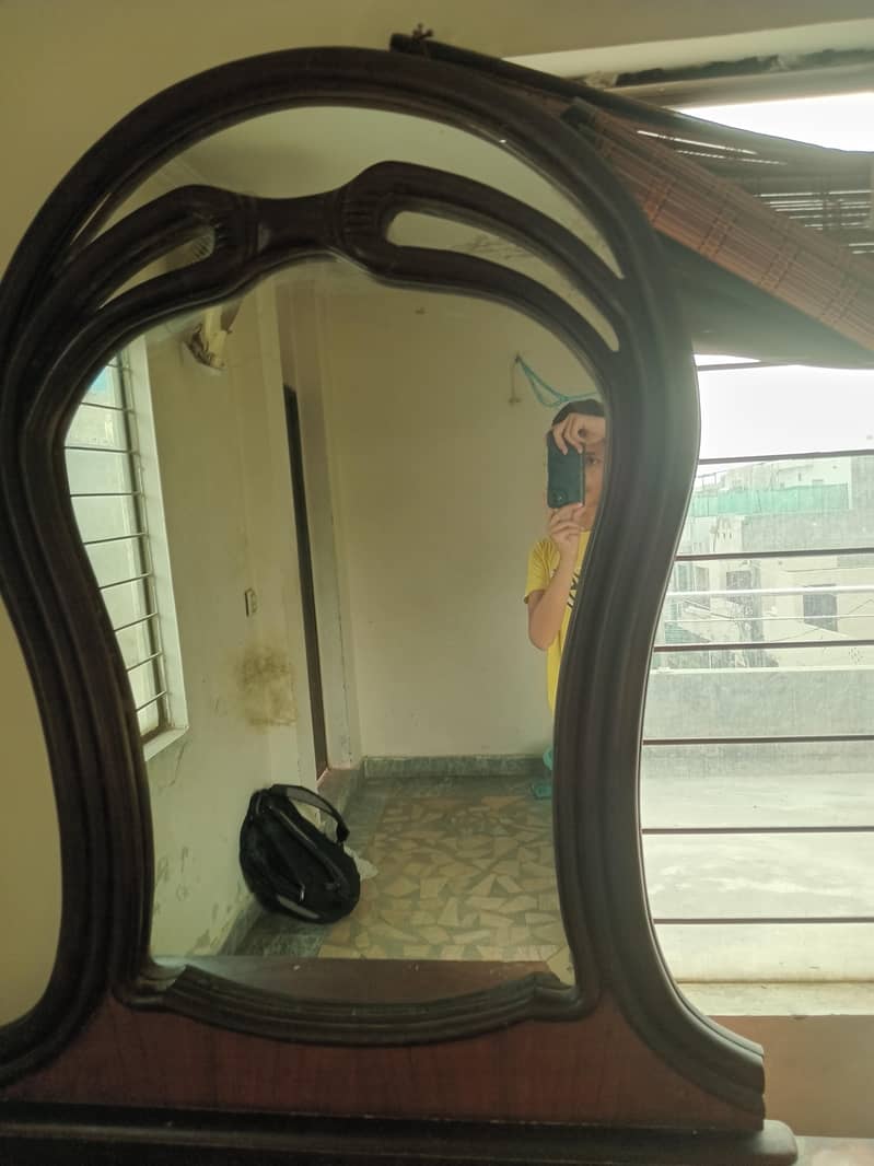 dressing table with mirror 1