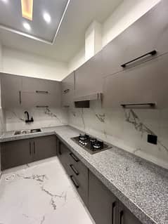 2 bed lounge flat available for sale 1st floor