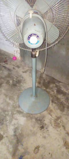 PADESTAL FAN IN GOOD CONDITION
