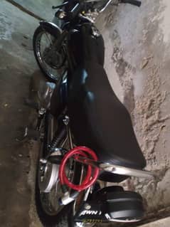 Honda 125 10by10 argent sale jis bhai ko chaiye call kro