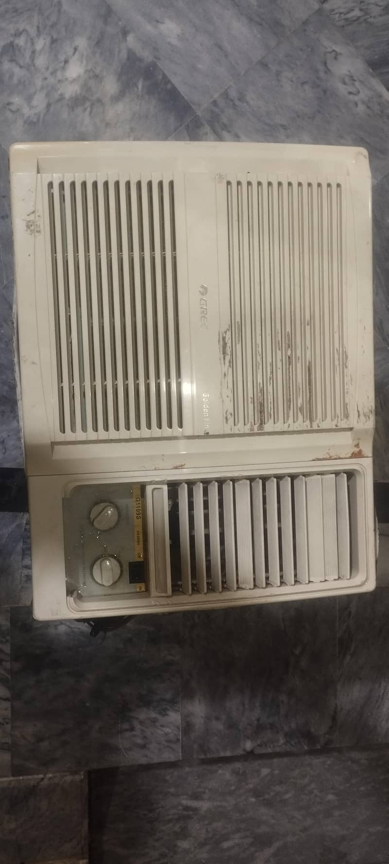window AC. 1