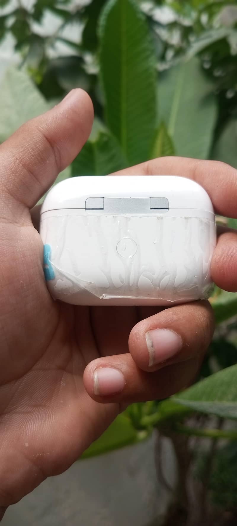 Airpods a10 pro only like a new with out any problem 4