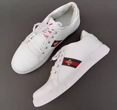 men's sports shoes , GU white
