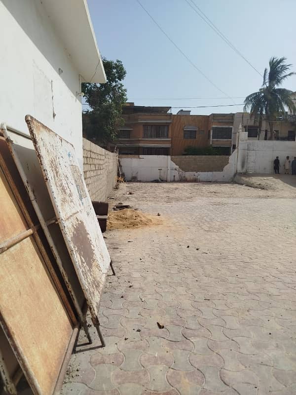 600 Square Yards Spacious Commercial Plot Available In Gulshan-E-Iqbal - Block 10-A For Rent 2