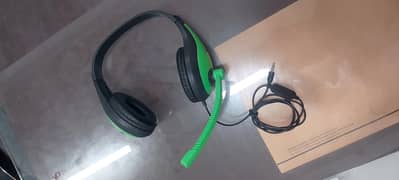 headphones 