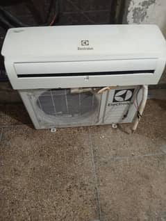Electrolux Non inverter AC 1ton