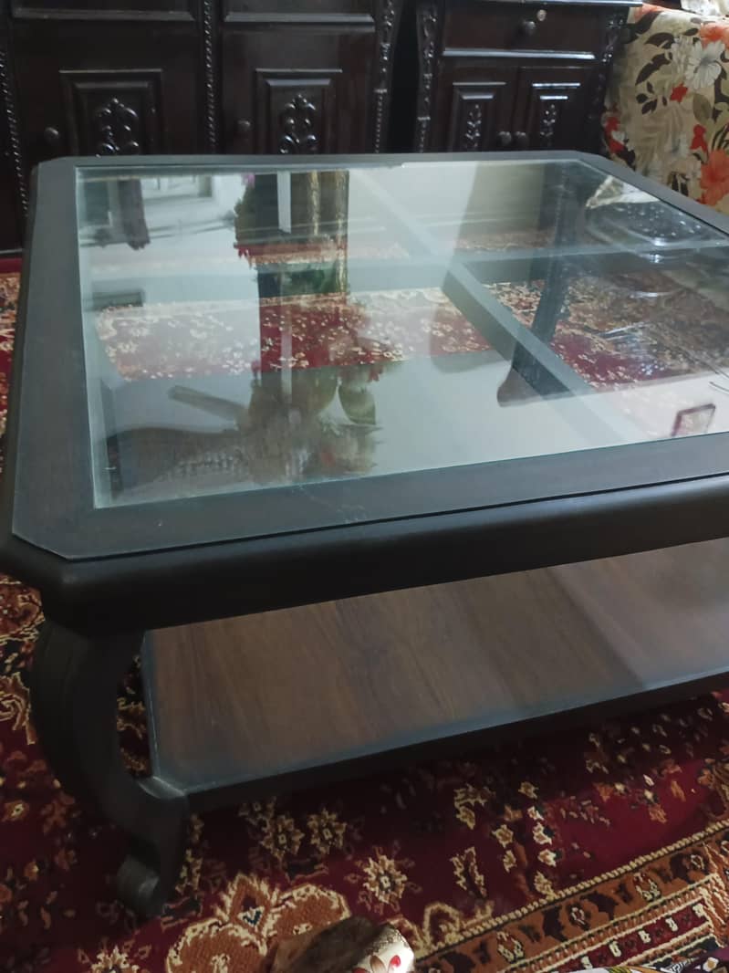 5 seatr sofa set and table 10/10 condition 4