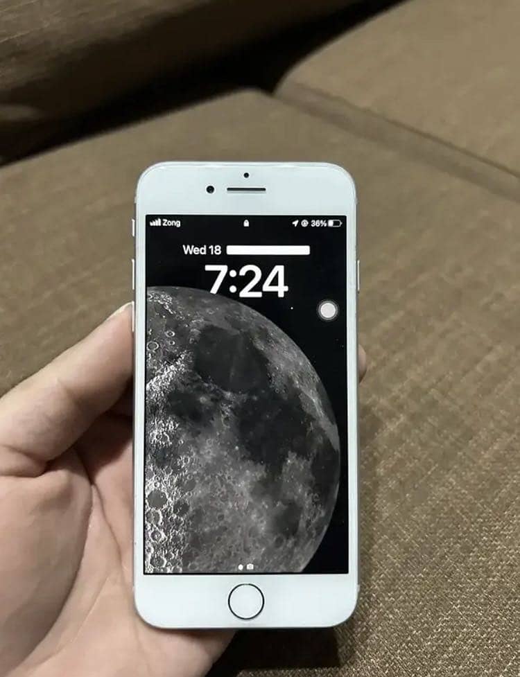 iPhone 8 10/10 condition Non Pta 1