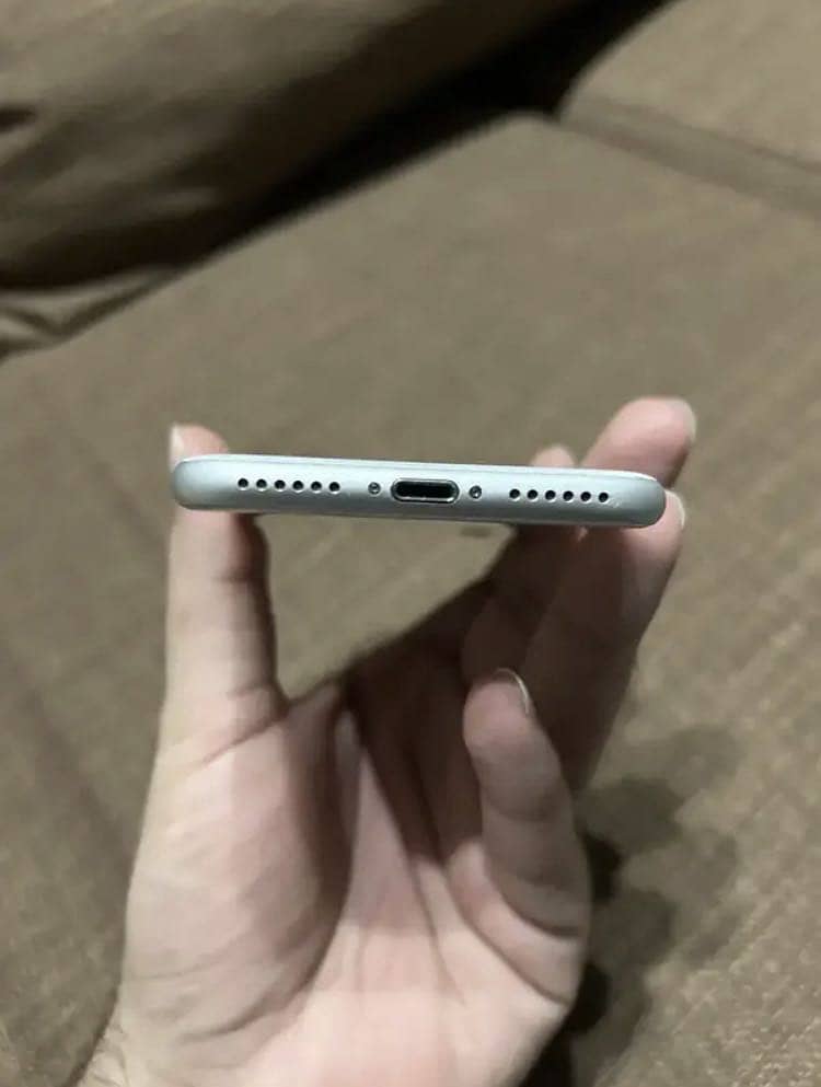 iPhone 8 10/10 condition Non Pta 3
