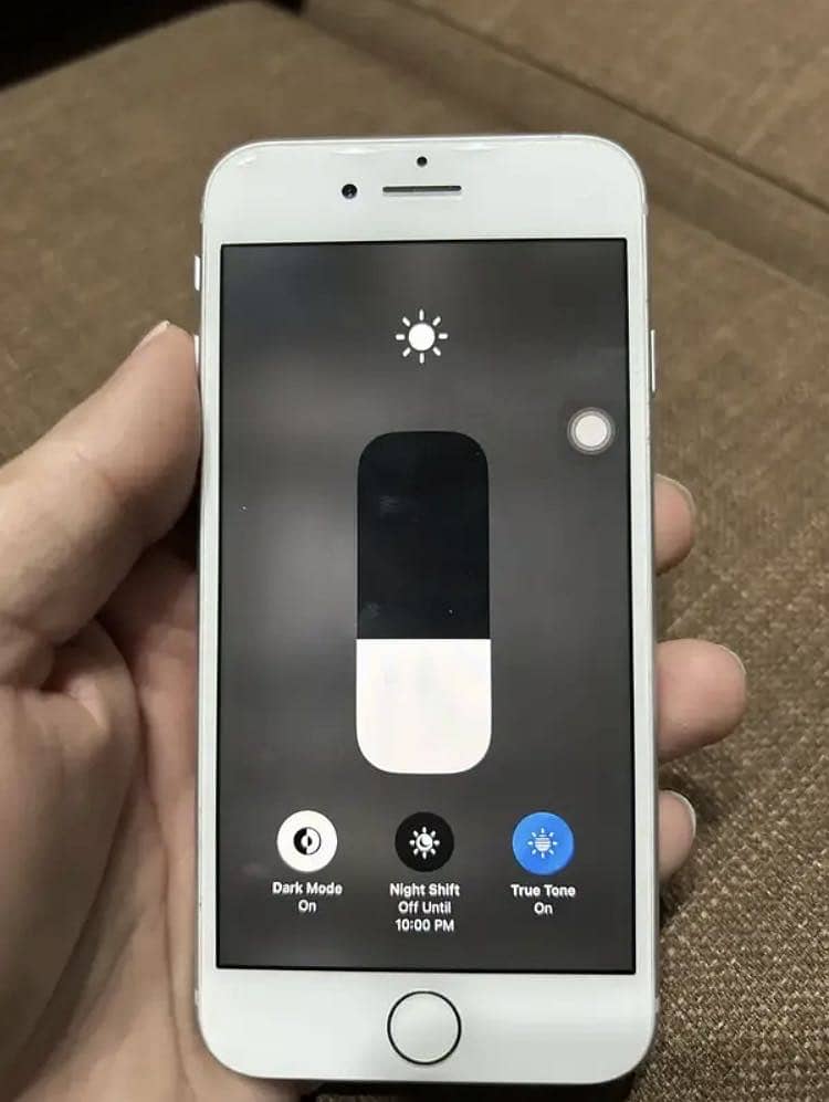 iPhone 8 10/10 condition Non Pta 5