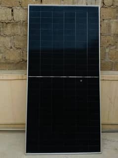 Jinko 585W Solar Panel – Cracked Glass – Still Producing Power (400W+)