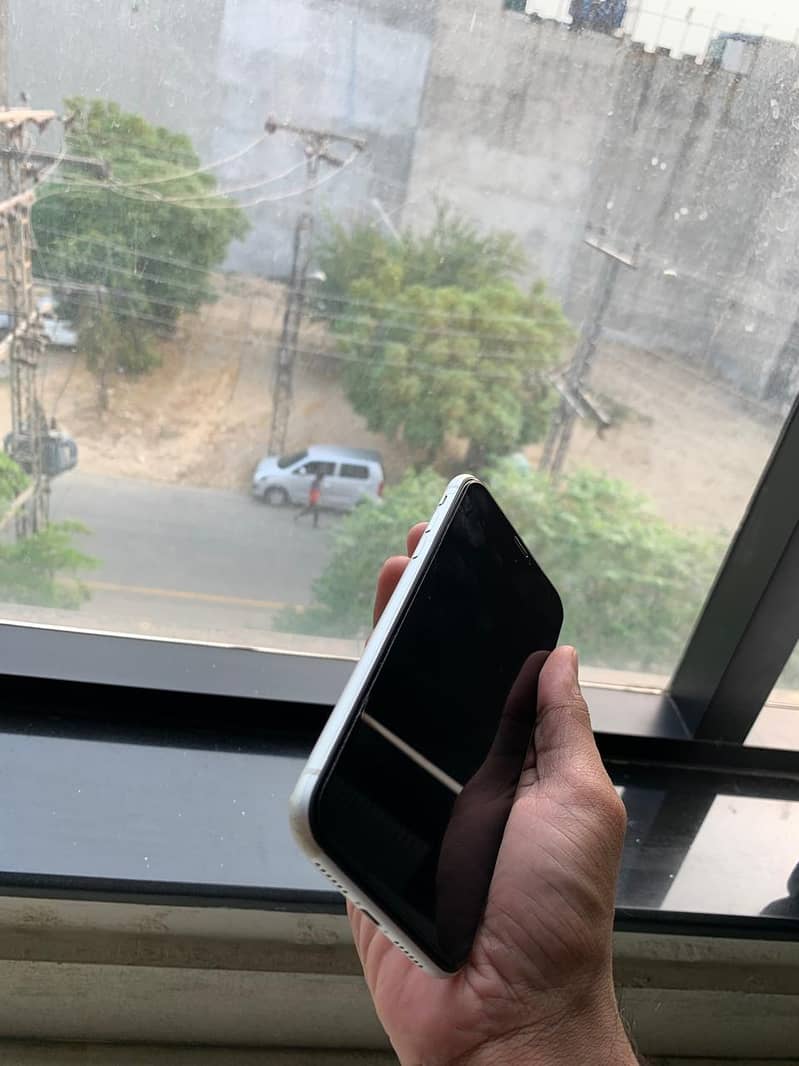 Apple iPhone XR 4