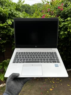 Hp 840 g5 i5 8th 8/256 with chgr