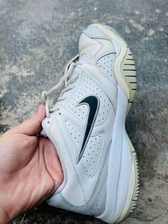 NIKE