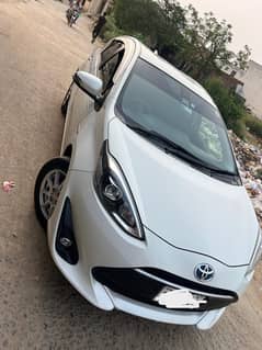 Toyota aqua pearl white G