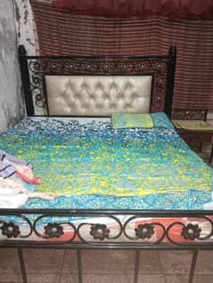 king size iron bad side table nd dressing